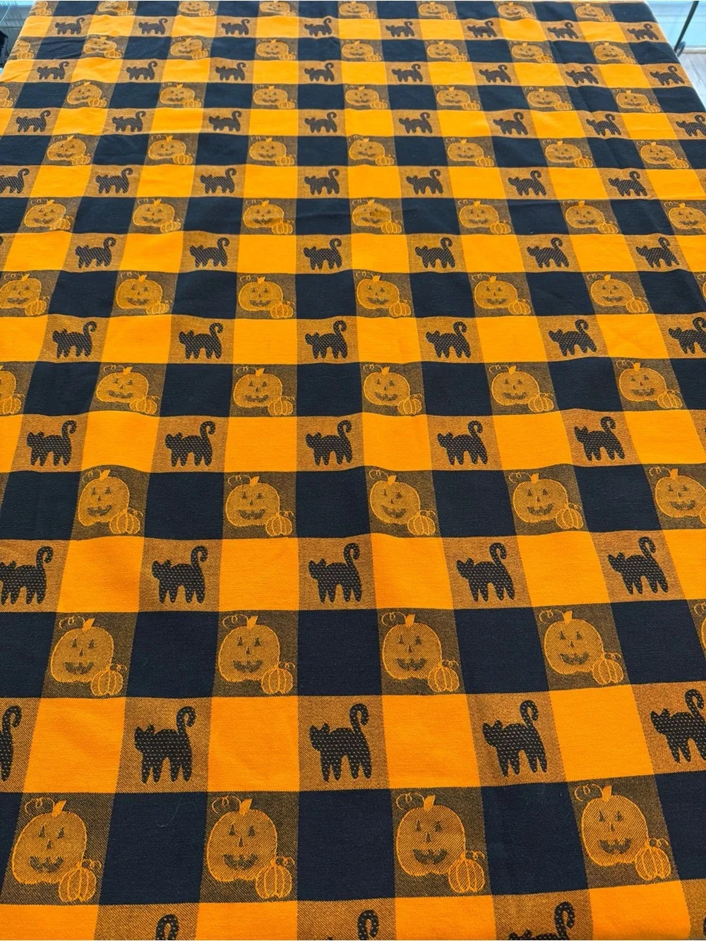 Sonoma vintage style all cotton 70”x54” Halloween tablecloth oval black cats